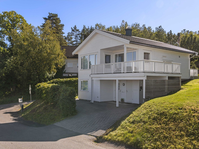 Populært og barnevennlig boligområde - 3 Soverom - Usjenert og solrik hage - Carport