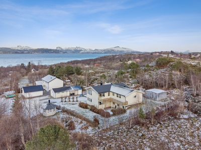 Straumøya - Innholdsrik enebolig med stor tomt på hele 1940 kvm - Romslig garasje - Drenering 2017 - Taktekke 2018