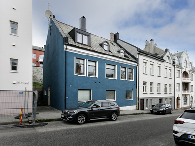 BUD MOTTAT / NY PRIS! Selveierleilighet med sentral beliggenhet i Ålesund | 2 soverom | Felles uteplass i bakgård