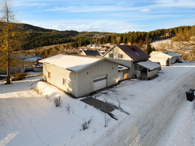 Romslig enebolig med stor garasje - Rolig og barnevennlig området - Stor tomt - Kort vei til skole og barnehage