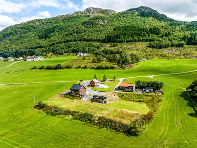 BUD ØNSKES - Ølen - Koselig enebolig med garasje og stor tomt - Landlig og idyllisk beliggenhet med flott utsikt