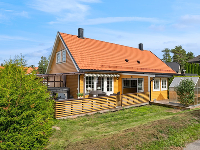 Flott halvpart av tomannsbolig | Sydvendt terrasse | Garasje