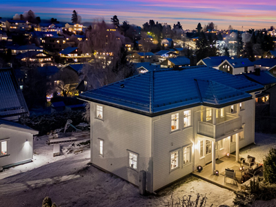 Meget lekker, nyere villa fra '18 - Terrasse og hage - Høy standard - Attraktiv beliggenhet - Sogner til Høybråten skole