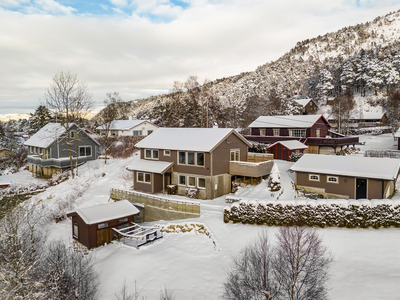 ÅSANE | Enebolig i landlige og naturskjønne omgivelser | Garasje på 47 m² | Tomt på 1501 m² |