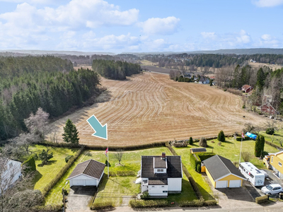 Enebolig på stor selveid tomt | Renoveringsbehov | Idyllisk hage | Dobbelgarasje | Landlig beliggenhet, rett ved marka!