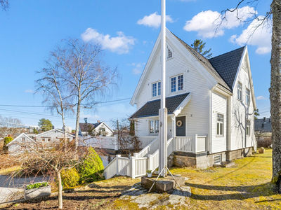 Herskapelig, klassisk enebolig fra 1924 med stor idyllisk hage | Garasje | Anneks | Rammetillatelse for 180 m² tilbygg