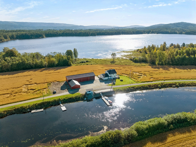 Landbrukseiendom med vakker beliggenhet nær vann i Sør-Odal, ca. 15 km fra Skarnes