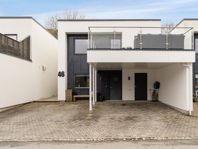 Meget lettstelt og flott enebolig fra 2013 - Carport m/takterrasse (2017) - Sentralt, barnevennlig og attraktivt område