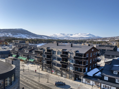 Sentrumsleilighet med to soverom, heis og parkeringskjeller - Egen veranda på begge sider av bygget