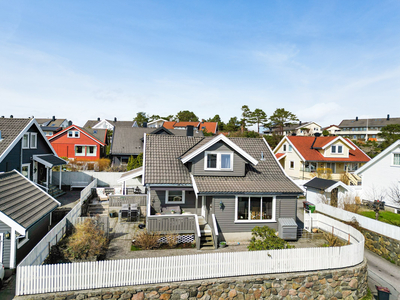 Søgne - Romslig enebolig i et barnevennlig område. Solrike og lune uteplasser