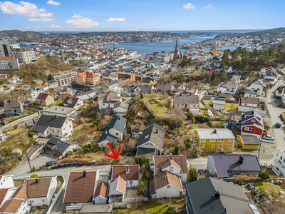 Sjarmerende og sentrumsnær enebolig - Garasje i rekke - Nærhet til alt