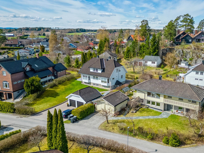 Stor og fin enebolig med utleiedel | Skjermet beliggenhet ved skogen | Blindgate | Dobbel garasje m/el-billader