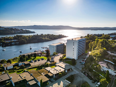 TERTNES | Innbydende 2-roms leilighet oppusset 2019 | Sjøutsikt & fine solforhold | Heis | Lademulighet for elbil