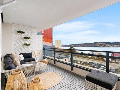 Ytre Sandviken - Flott leilighet med attraktiv beliggenhet. Nydelig sjøutsikt og vestvendt balkong på hele 23 kvm!