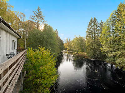 Enebolig Siljan- idyllisk beliggende ved elvebredden