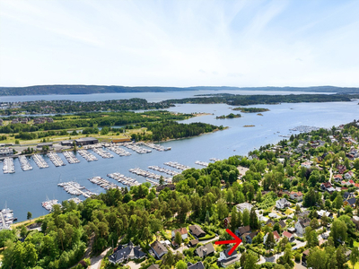 Sjønær, stilren og idyllisk beliggende enebolig med garasje på Strand - Solrikt - Meget barnevennlig - *Båtplass