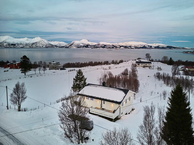 VISNING ONS 03/04! - KVITNES- Enebolig/ fritidsbolig i naturskjønne omgivelser - Vesentlig oppusset - 5 soverom