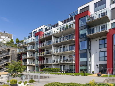 Nesttunvannet Terrasse - mer enn bare en leilighet. Heis til garasjeplassen, butikken og Bybanen. Servicesenter.