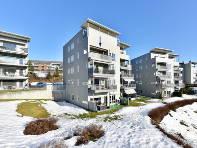 Velholdt 3-roms leilighet på Gran Terrasse med god beliggenhet - tredje etasje - garasjeparkering i kjeller - heis