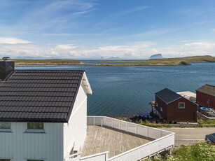 Enebolig med 5 soverom, stor terrasse og fantastisk utsikt! God beliggenhet på Husøya