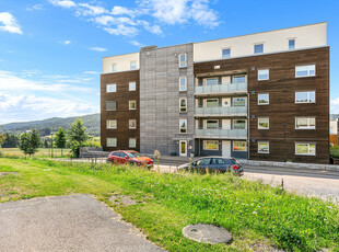 Moderne 2-roms leilighet med fantastisk terrasse på 14 kvm - Gode solforhold - Heis og garasjeplass - Lave kostnader