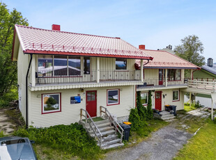 MYRENG - eldre bolig på toppen av øya. Trafikkrolig vei og korte avstander til skole, butikk, barnehage, skiløypa