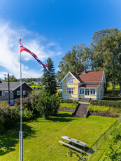 Sjarmerende eldre enebolig i Åsgårdstrand m/stor tomt, praktfull utsikt og Oslofjorden rett over veien