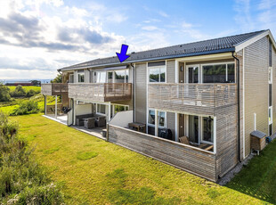 Delikat 2-roms leilighet i Haugsbygd - Carport med elbillader - Vannbåren gulvvarme - God standard - Lave felleskost.