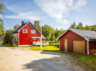 Koselig enebolig med 5 soverom og landlig beliggenhet | Garasje og uthus | Idylliske omgivelser | Bad fra 2019