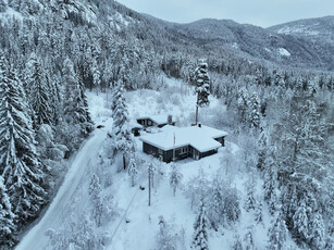 Stor og fin familiebolig i naturskjønne omgivelser