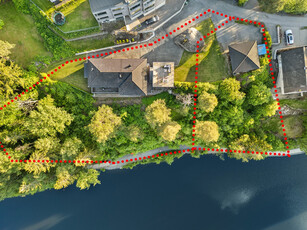 Stor, påkostet og lekker enebolig med utsikt og utleiedel - Solrike uteplasser m/utsikt - Tomt på 3376m2