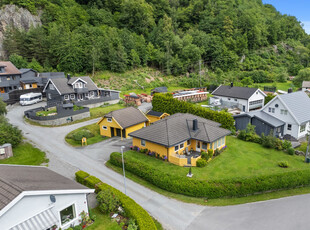 Vigeland - Enebolig med alt på en flate - 3 soverom - Flotte uteområder - Garasje -