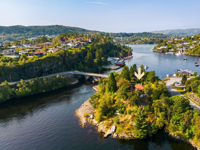 Enebolig med 4,8 mål tomt, 200 meter sjølinje mot Nordåsvannet, strålende solforhold - perfekt fiske fra egen eiendom