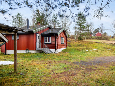 Enebolig med landlig beliggenhet og solrik tomt. Mange muligheter og potensial!