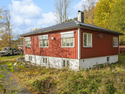 Gjerstad - Innholdsrik bolig med sentral/sentrumsnær beliggenhet og med garasje!