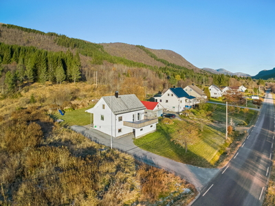 Innholdsrik og fin enebolig med landlig rolig beliggenhet.