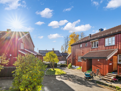 Rekkehus med flott beliggenhet i naturskjønne og barnevennlige omgivelser nær Østmarka