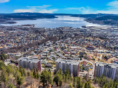 Strøtvet - Stor og lys leilighet på 101 kvm beliggende attraktivt - Herlig fjordutsikt og nærhet til marka!