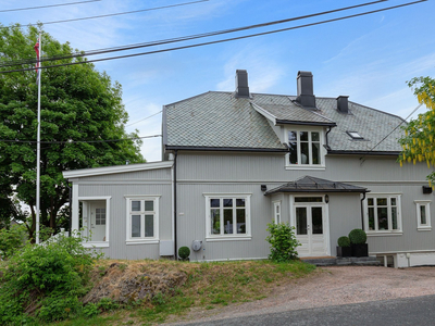 Villa Danevang - Lekker leilighet o/2 plan i klassisk villa med høy standard. Stor solrik fellestomt/hage