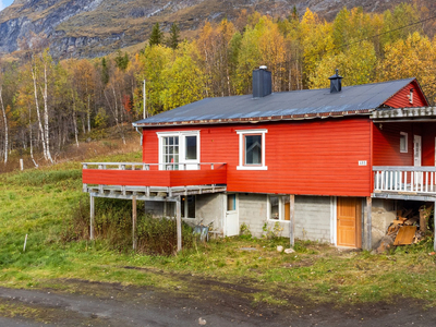 VISNING TIRSDAG 21.11 ETTER PÅMELDING - Enebolig med tre soverom - landlige omgivelser. Oppgraderinger må påregnes.