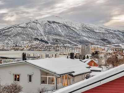 Sjarmerende enebolig! | 4 soverom | Carport og garasje | Utsikt