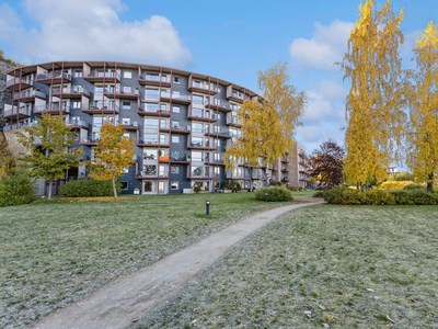 Stor 2-roms seniorleilighet i 1. etg | Attraktivt beliggenhet |Terrasse | Parkering | Heis | Utsikt og gode solforhold.