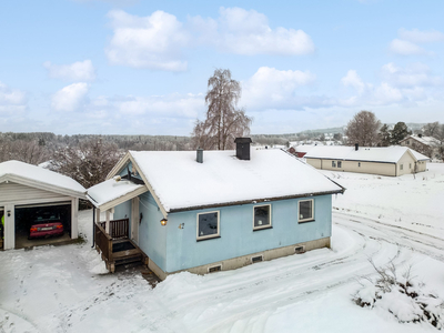 Liten enebolig med sentral beliggenhet på Stavsjø. Landlig og barnevennlig område.