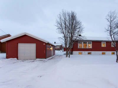 Praktisk og fin enebolig med garasje