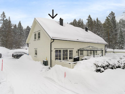 Riegelsbakken - Tiltalende 1/2 part av vertikaldelt tomannsbolig i barnevennlig område