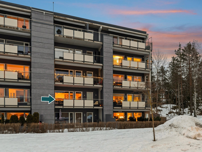 Tårnåsen: Arealeffektiv 2-roms med heis og garasjeplass. Balkong på 13 kvm - nærhet til off.kom. og marka