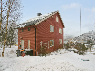 Øvre sentrum - hel 2 mannsbolig på stor utsiktstomt