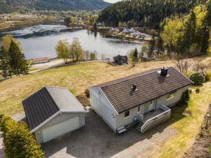 Enebolig med dobbelgarasje og fantastisk utsikt til Telemarkskanalen! Ingen boplikt!