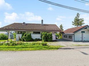 Konnerud- Innholdsrik enebolig med 4 soverom i attraktivt boligområde - Dobbelgarasje - Solrik hage - Terrasse på 45 kvm