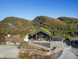 Strøken bolig med herlig plassering like ved Ålsheia - Ingen boplikt - Panoramautsikt!